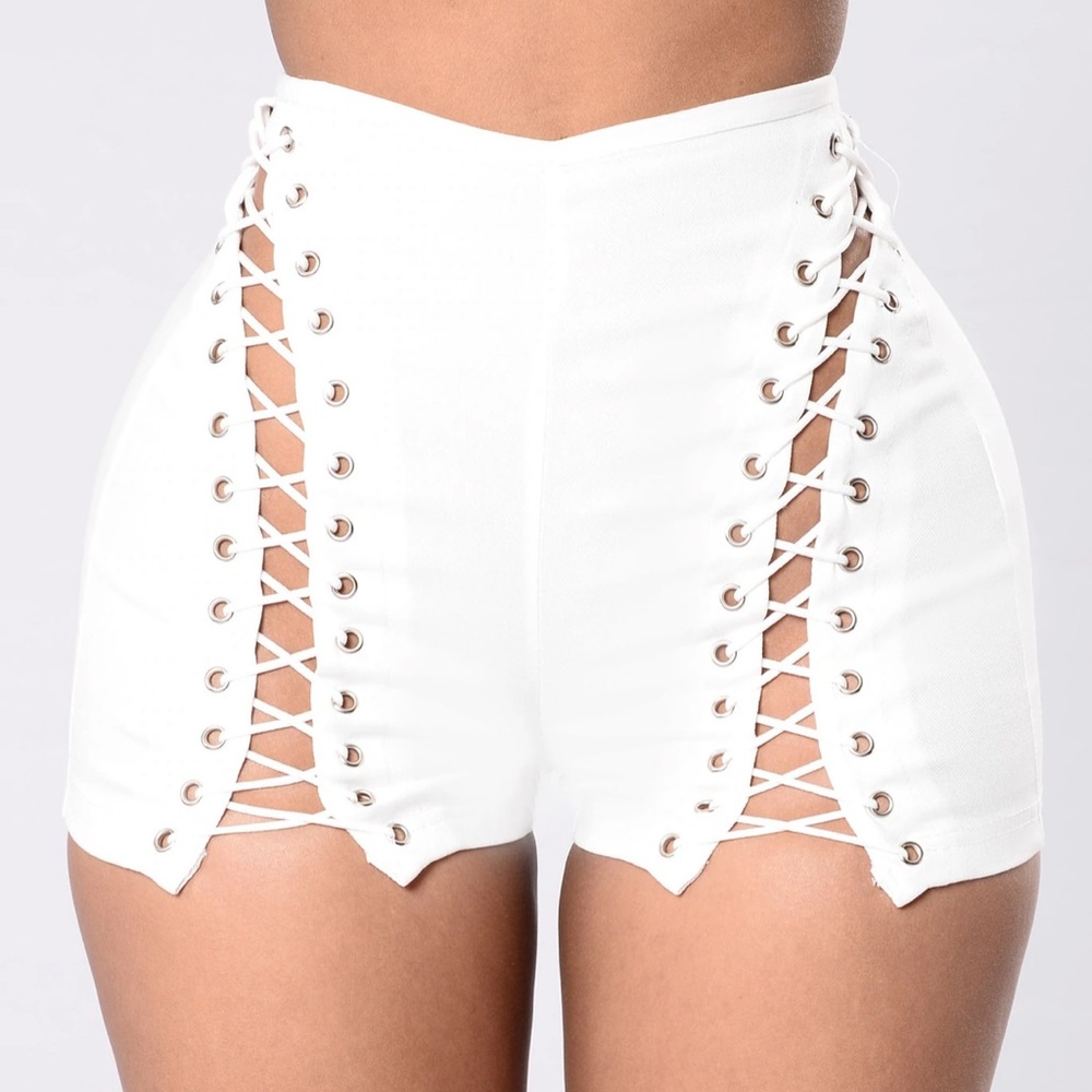 Fashionova White tie up shorts